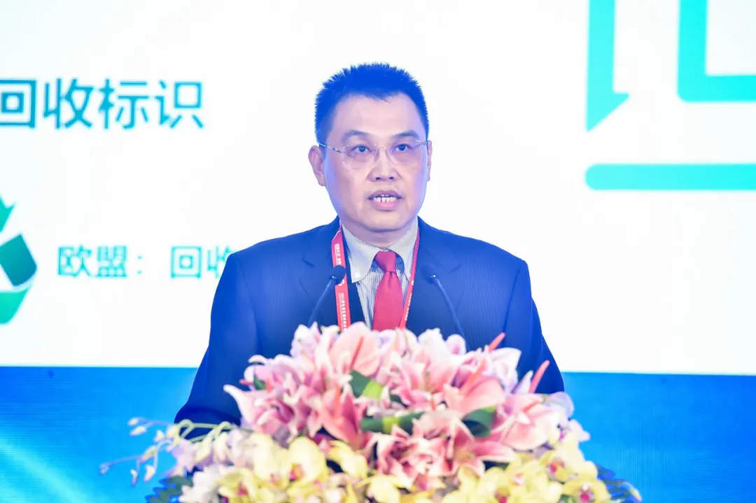中国合成树脂协会副理事长 何智亘.png